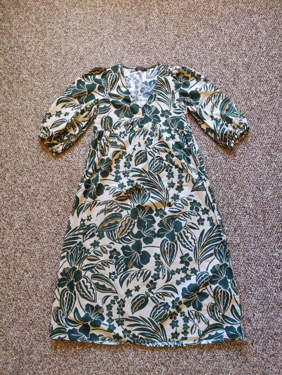 Boden Dresses & Skirts - Green and Cream Floral Midi Dress like Boden style M